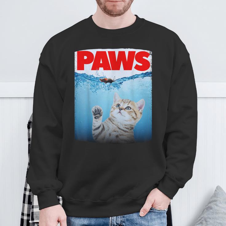 Paws Parody Cat Chasing A Cutecared Mouse Cat Lover スウェットシャツ 高齢者への贈り物