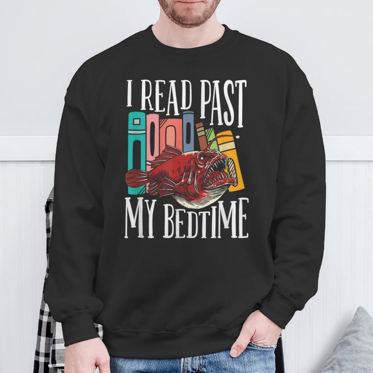 I Read Past My Bedtime Bookworm Book Lovers Sweatshirt Gifts for Old Men I Read Past My Bedtime Bookworm Book Lovers Sweatshirt Gifts for Old Men