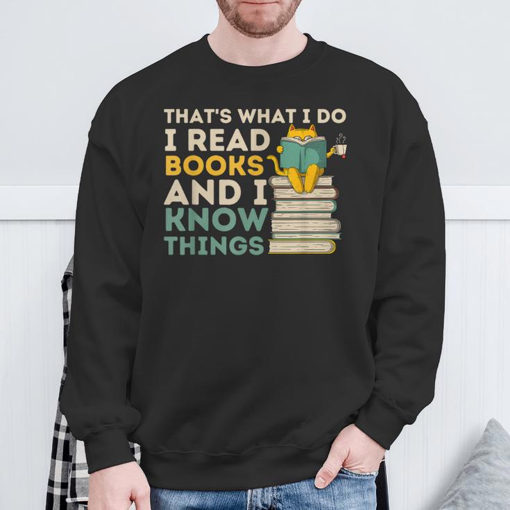 That's What I Do Reading Cat Book & Cat Lover Sweatshirt Gifts for Old Men