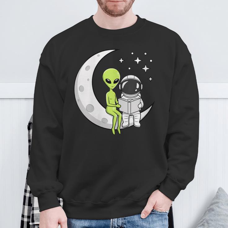 Women's Alien And Astronaut Reading On Moon Kids Sci Fi Book Sweatshirt Gifts for Old Men