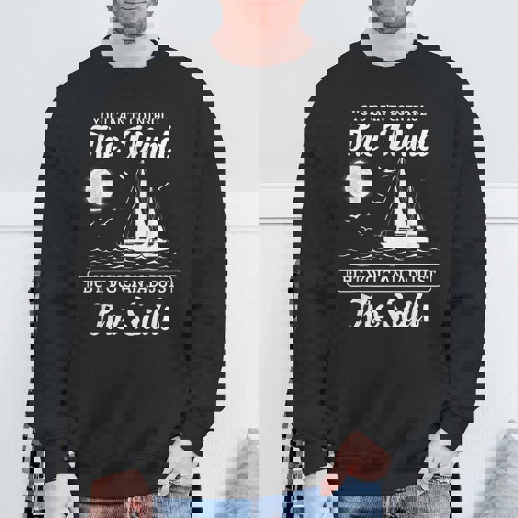 インスピレーションを与えるセーリングの引用句 航海風と帆のデザイン。 スウェットシャツ 高齢者への贈り物