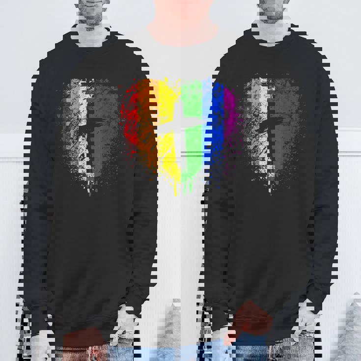 クロスのあるレインボー ハート、キリスト教の宗教的なゲイ プライド スウェットシャツ 高齢者への贈り物