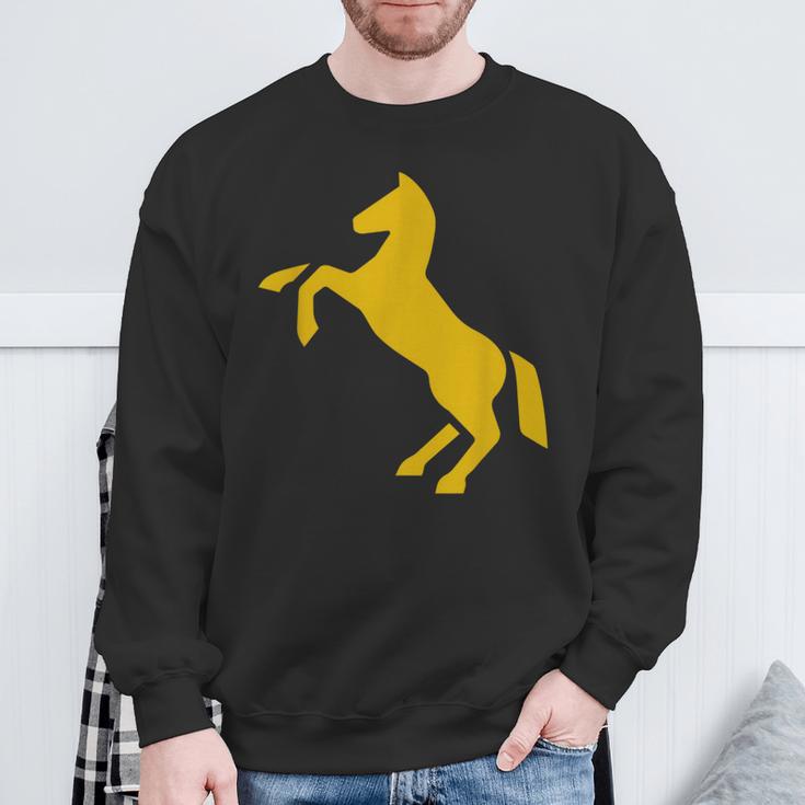ゴールデンホースデザイン ファニーtシャツ かわいいスタリオン ゴールドギフト スウェットシャツ 高齢者への贈り物