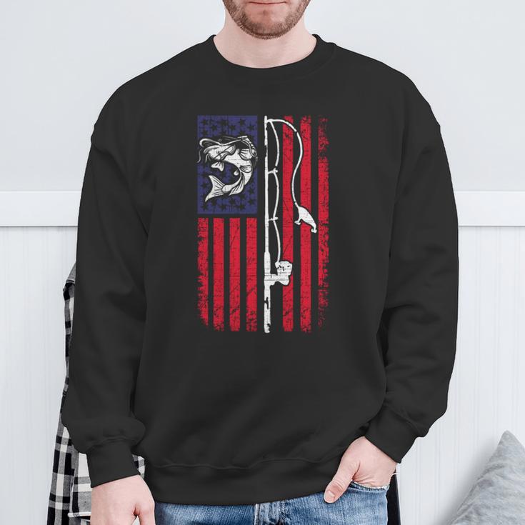 ナマズ アメリカ国旗 キャットフィッシング 漁師 釣り 長袖tシャツ スウェットシャツ 高齢者への贈り物