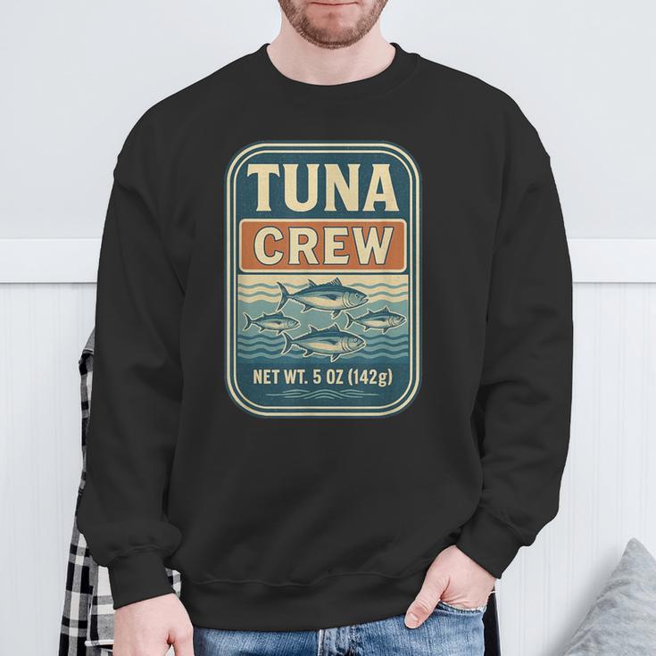 マグロクルーレトロフィッシングシーフードユーモアデザイン スウェットシャツ 高齢者への贈り物