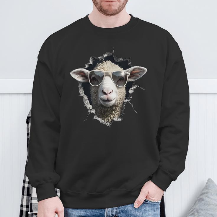 羊が穴から覗いています 農夫 羊飼い 飼い Coolheep Portrait スウェットシャツ 高齢者への贈り物