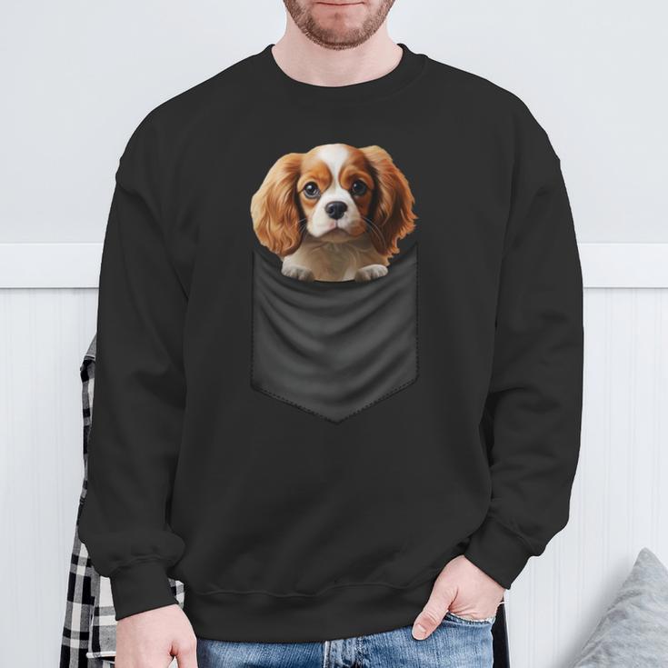 面白いtシャツ キャバリア 胸 ポケット イヌ わんこ メンズ 犬好き グッズ おもしろ 面白い 服 ネタ 長袖tシャツ スウェットシャツ 高齢者への贈り物