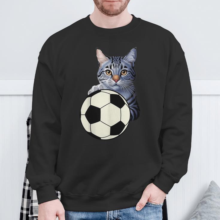 面白い猫サッカーボールグラフィック子猫のスポーツ愛好家のコスチューム スウェットシャツ 高齢者への贈り物