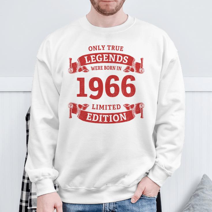 60歳の誕生日 還暦 真のレジェンドは1966年生まれ 長袖tシャツ スウェットシャツ 高齢者への贈り物