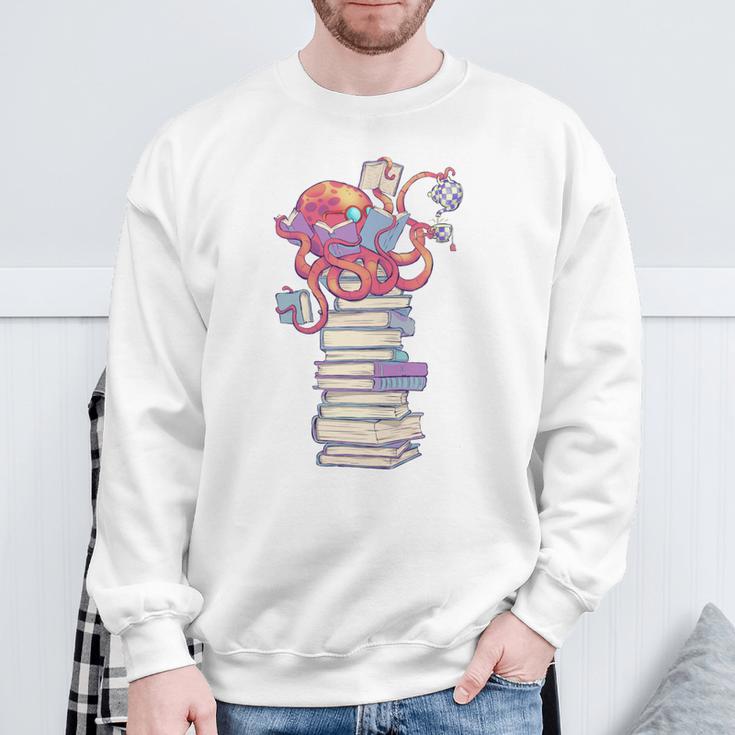 Cute Octopus Bookworm Fun Reading Tee For Book Lovers Sweatshirt Gifts for Old Men