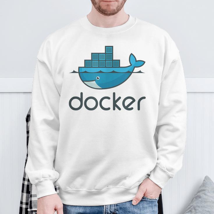Docker Engine プラットフォーム間でのアプリケーションのデプロイと実行 スウェットシャツ 高齢者への贈り物