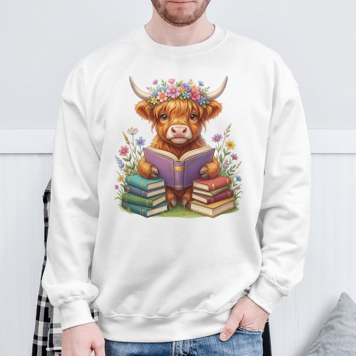 Highland Cow Book Floral Bookworm Librarian Cute Easter Day Sweatshirt Gifts for Old Men Highland Cow Book Floral Bookworm Librarian Cute Easter Day Sweatshirt Gifts for Old Men