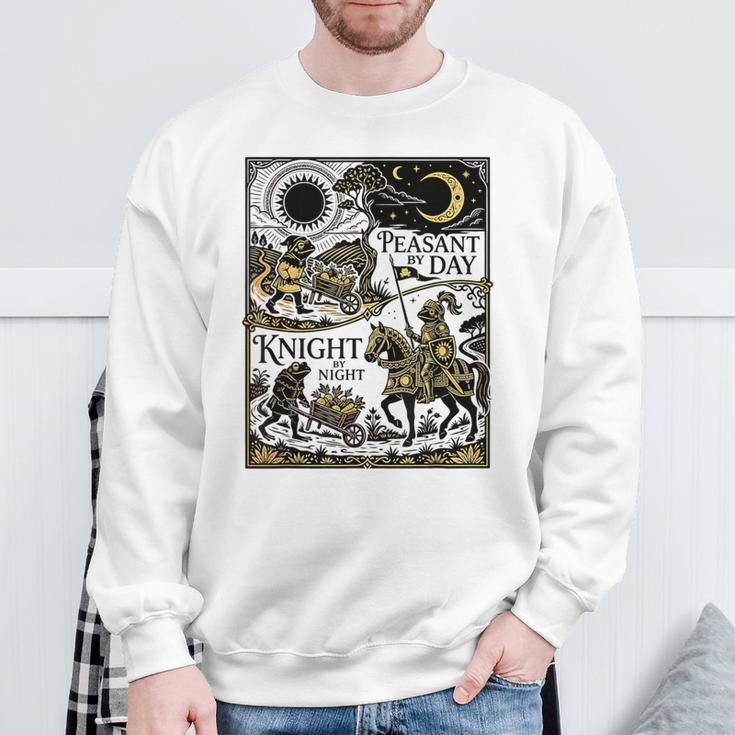 Peasant By Day Knight By Night ルネッサンスフェア ファニー カエル スウェットシャツ 高齢者への贈り物