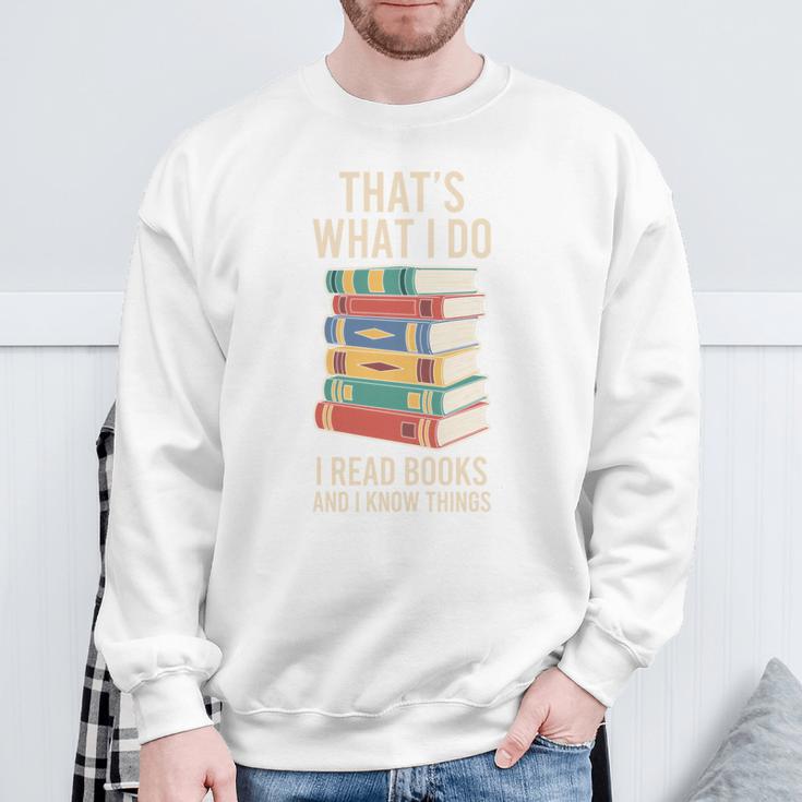 That's What i Do i Read Books And i Know Things Cute Graphic Sweatshirt Gifts for Old Men