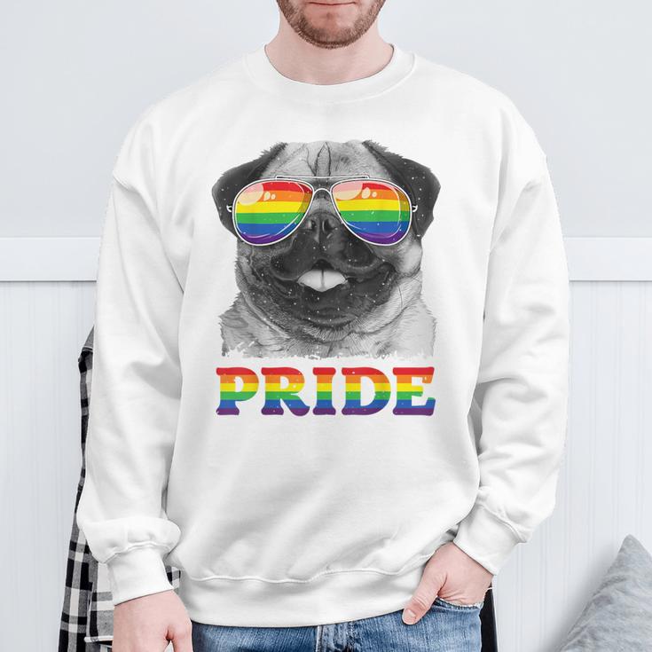 パグ ゲイプライド Lgbt レインボーフラッグ サングラス Lgbtq ギフト 犬 スウェットシャツ 高齢者への贈り物