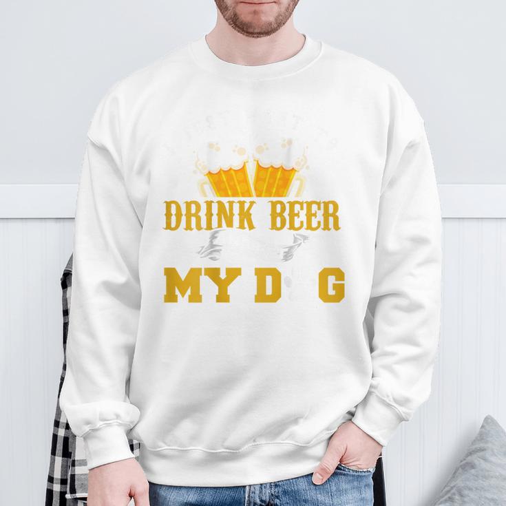 バックプリント ビールを飲みながら犬をなでたいだけ スウェットシャツ 高齢者への贈り物