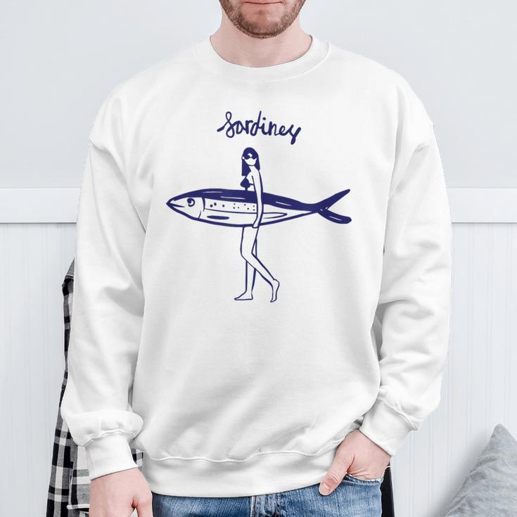 レトロな魚モチーフのガールイラスト シンプルな海風アートデザイン スウェットシャツ 高齢者への贈り物