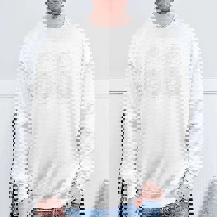 背面に63番。 スウェットシャツ 高齢者への贈り物