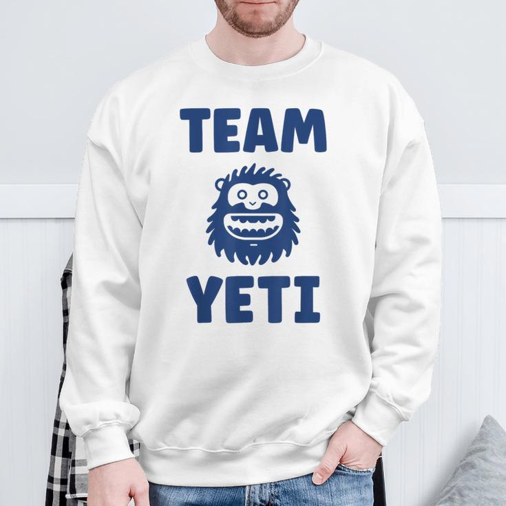 野獣のイエティ 忌まわしい雪だるまのユーモア 私はイエティが大好き Team Yeti スウェットシャツ 高齢者への贈り物