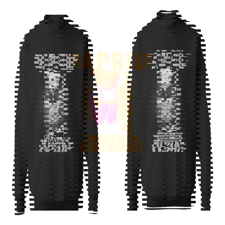 1934年4月 92歳の誕生日 92歳のテディベア Being Awesome スウェットシャツ