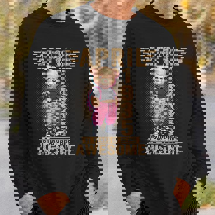 1935年4月 91歳の誕生日 91歳のテディベア Being Awesome スウェットシャツ 彼への贈り物