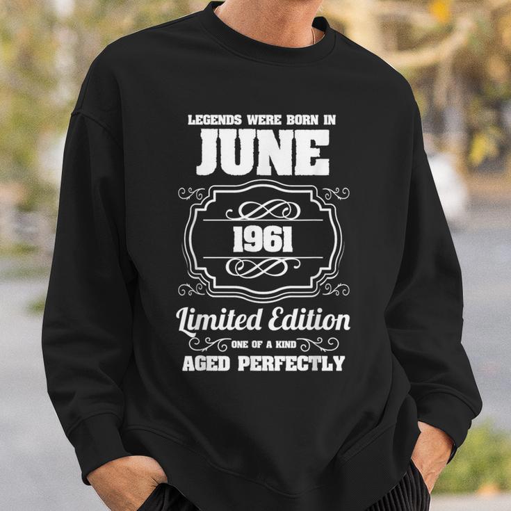 1961年6月生まれのレジェンドたち 60歳の誕生日 スウェットシャツ 彼への贈り物