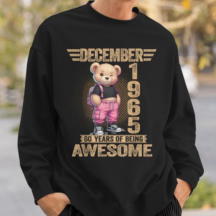 1965年12月 60歳の誕生日 60歳のテディベア Being Awesome スウェットシャツ 彼への贈り物