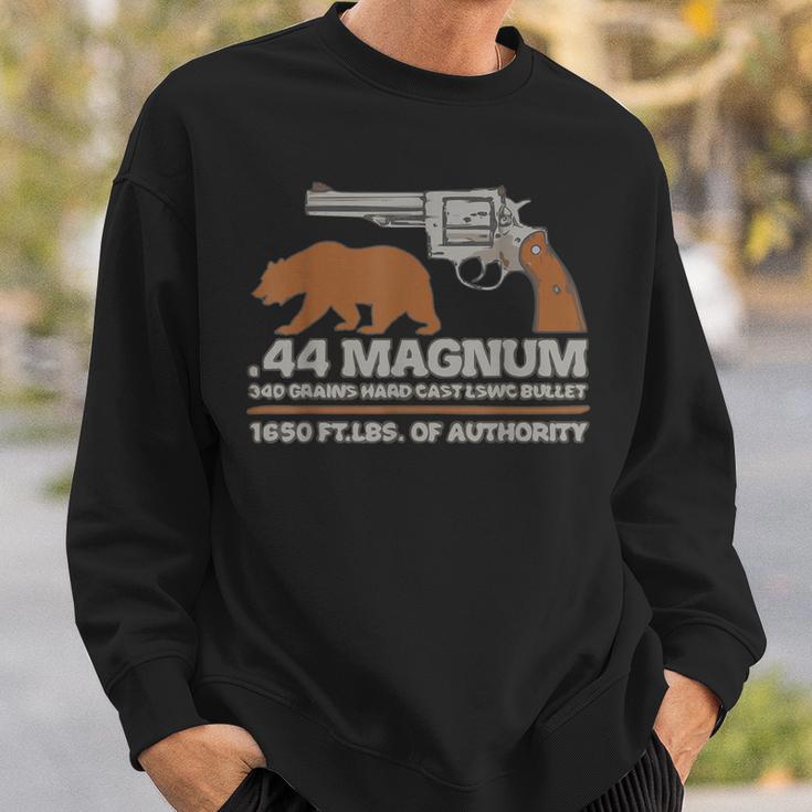 44マグナム ビッグボアハンティングリボルバー、ベアアウトドアトレイルtシャツ スウェットシャツ 彼への贈り物