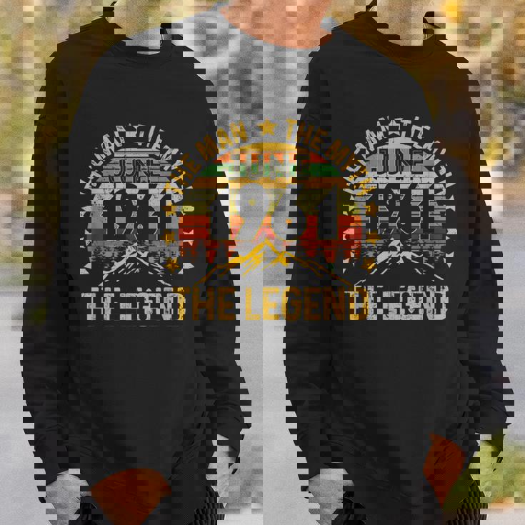 60 Years Old Birthday The Man Myth Legend 1961年6月 スウェットシャツ 彼への贈り物