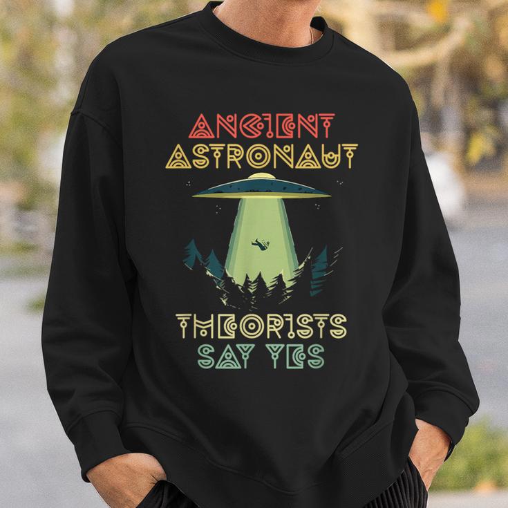 Ancient Astronaut Theoristsay Yes Alien Head Theorist スウェットシャツ 彼への贈り物