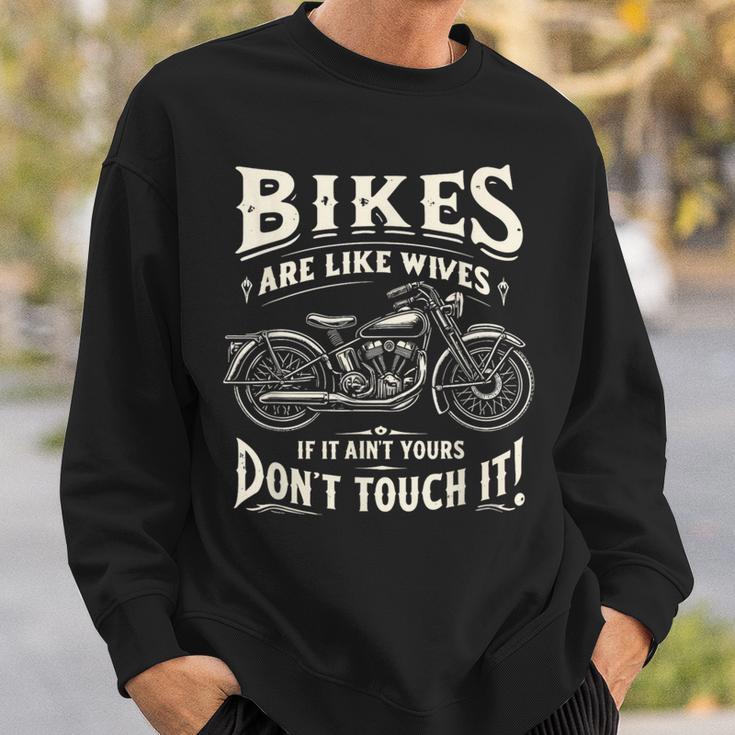 Bikes Are Like Wives 面白い オートバイ バイカー 妻 スウェットシャツ 彼への贈り物