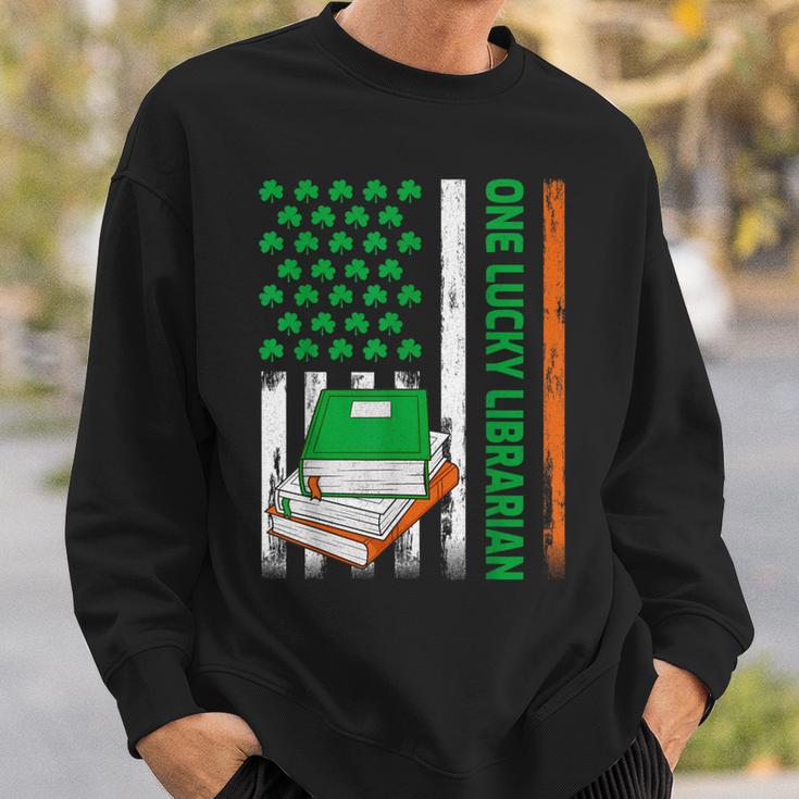 Books US American Flag One Lucky Librarian St Patrick's Day For Women Kids Men Sweatshirt Gifts for Him