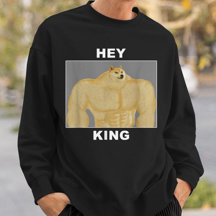 Hey Kingwole Doge Meme スウェットシャツ 彼への贈り物