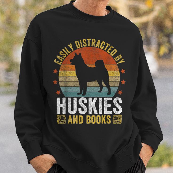 Huskies And Books Husky Mom Husky Dad Retro Vintage Reading Sweatshirt Gifts for Him
