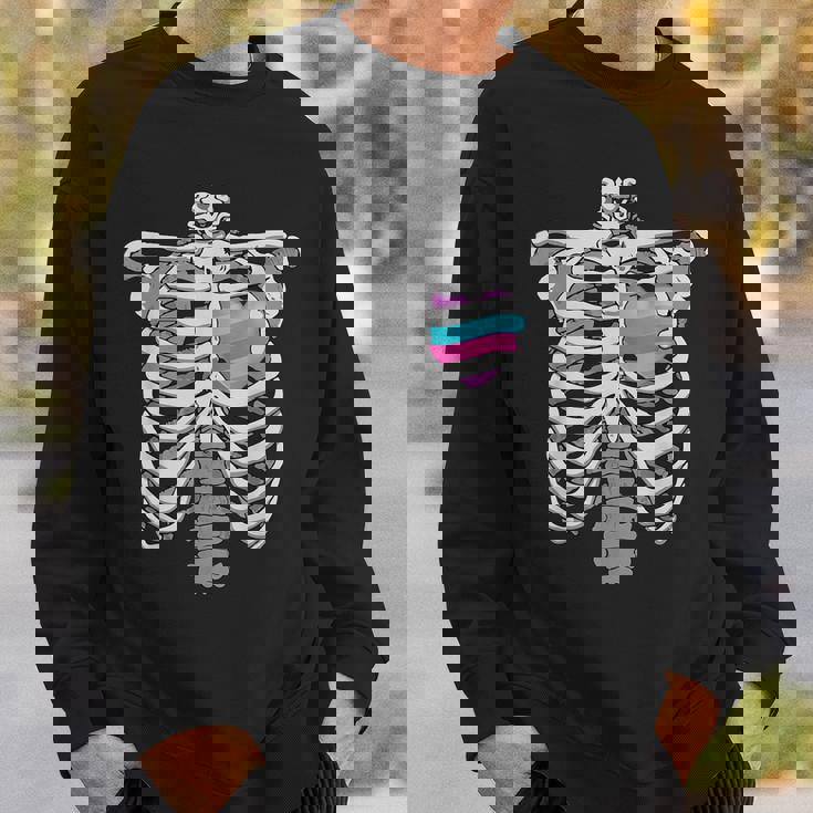 Intersex 心臓骨 誇り 両性的なプライドへのギフト スウェットシャツ 彼への贈り物