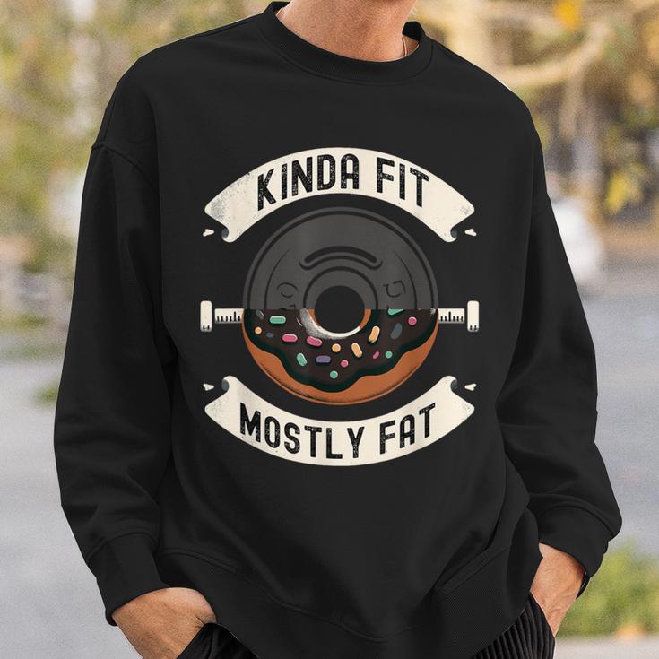 Kinda Fit Mostly Fat Fitness 面白いジムワークアウト スウェットシャツ 彼への贈り物