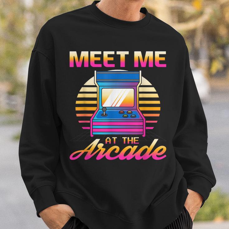 Meet Me At The Arcade Gameraporwave レトロビデオゲーム ゲーマービデオゲーム スウェットシャツ 彼への贈り物