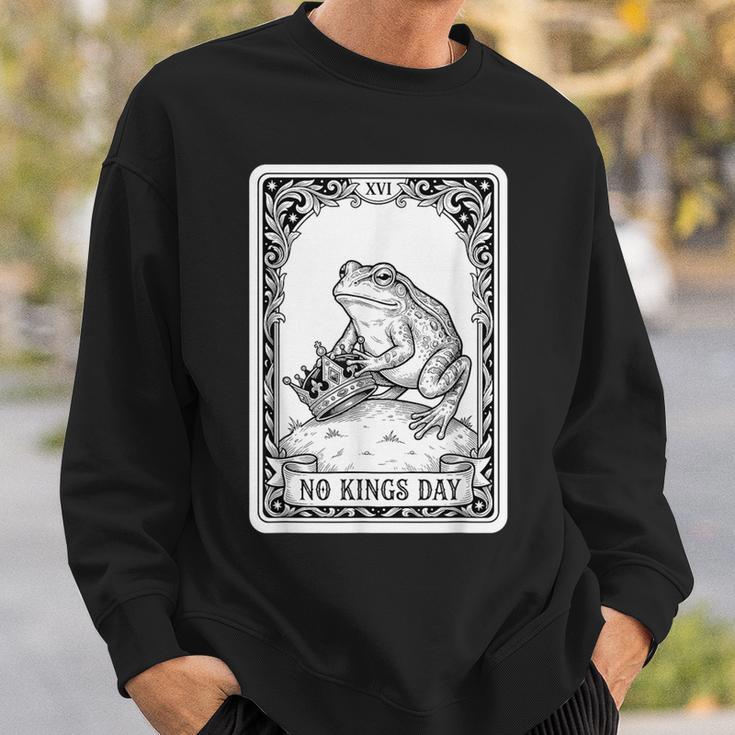 No Kings Day タロットカード カエル スウェットシャツ 彼への贈り物