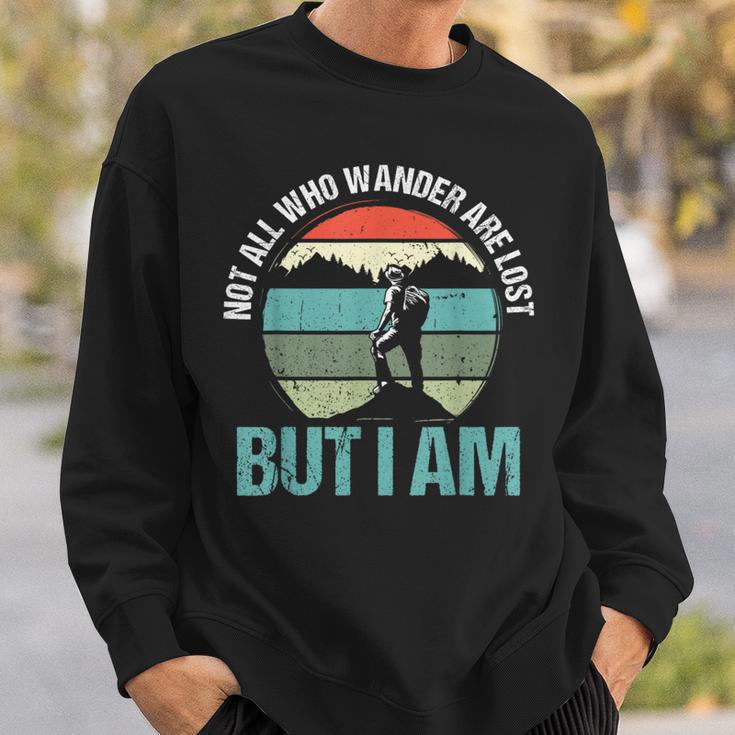 Not All Who Wander Are Lost But I Am ファニーハイキング スウェットシャツ 彼への贈り物