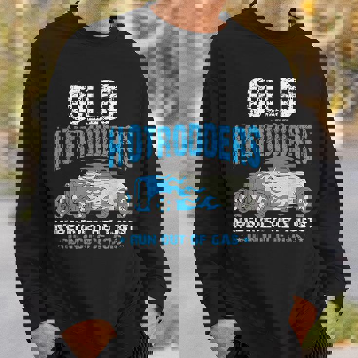 Old Hotrodders Never Die They Just Run Out Of Gas 米国車 ホットロッド スウェットシャツ 彼への贈り物