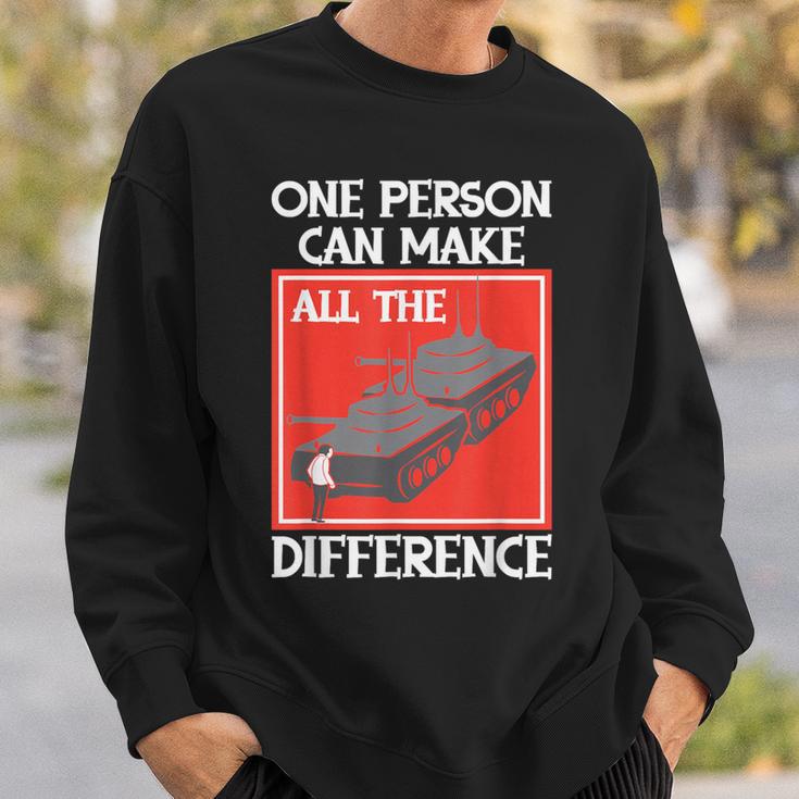 One Person Can Make A Difference Tiananmen タンクマン スウェットシャツ 彼への贈り物