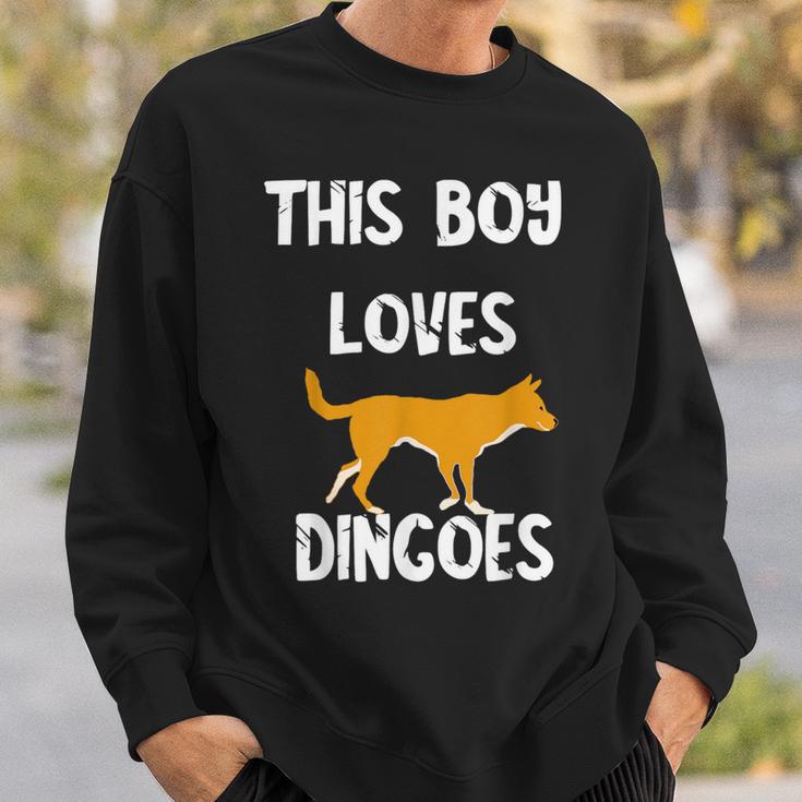 This Boy Loves Dingoes 野生動物 オーストラリアン ディンゴ犬 スウェットシャツ 彼への贈り物
