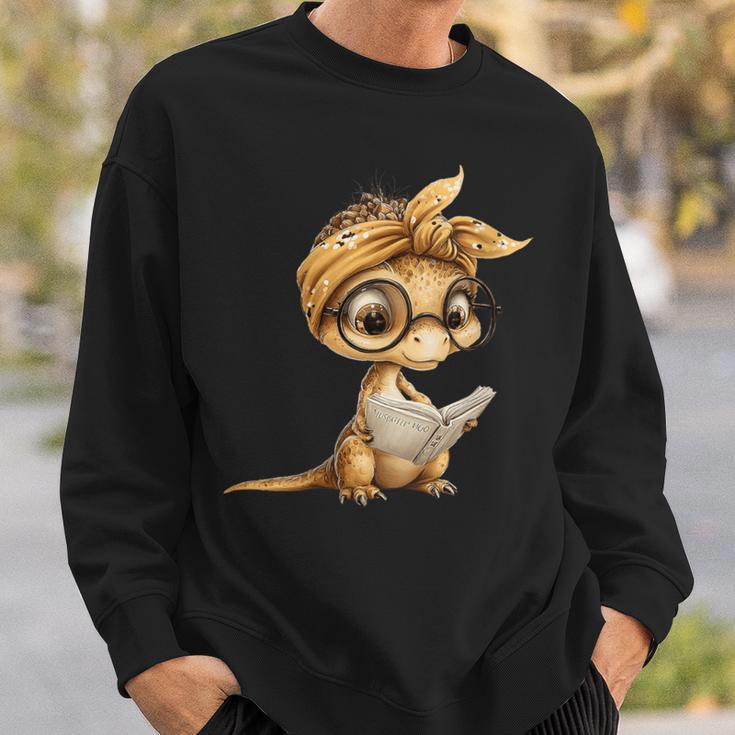 Women's Baby Lizard Small Book Reading Reptile Graphic Portrait Sweatshirt Gifts for Him Women's Baby Lizard Small Book Reading Reptile Graphic Portrait Sweatshirt Gifts for Him
