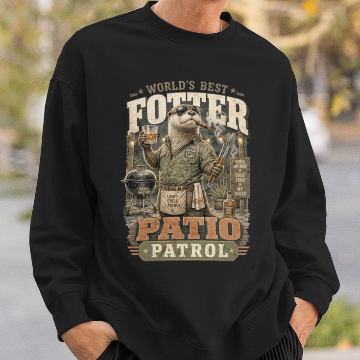 Worlds Best Fotter パティオ パトロール 裏庭 カワウソ しゃれ 誕生日 長袖tシャツ スウェットシャツ 彼への贈り物