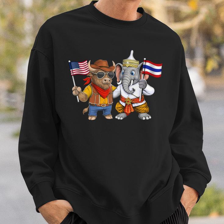 アメリカ・タイ国旗 誇り高いタイ系アメリカ人のルーツ タイ系アメリカ人の遺産 長袖tシャツ スウェットシャツ 彼への贈り物
