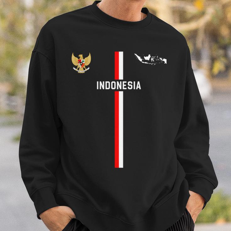 インドネシア国旗、インドネシアのシルエットマップ、国章 長袖tシャツ スウェットシャツ 彼への贈り物