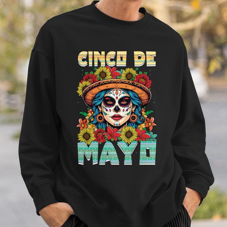 シンコ デ マヨ スケルトン ラ カトリーナ カラベラ フローラル メキシカン 長袖tシャツ スウェットシャツ 彼への贈り物