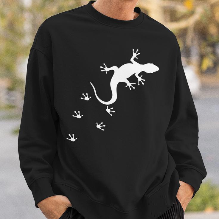 トカゲの跡 クライミング ヤモリ テラリウム 爬虫類 オーナー 長袖tシャツ スウェットシャツ 彼への贈り物