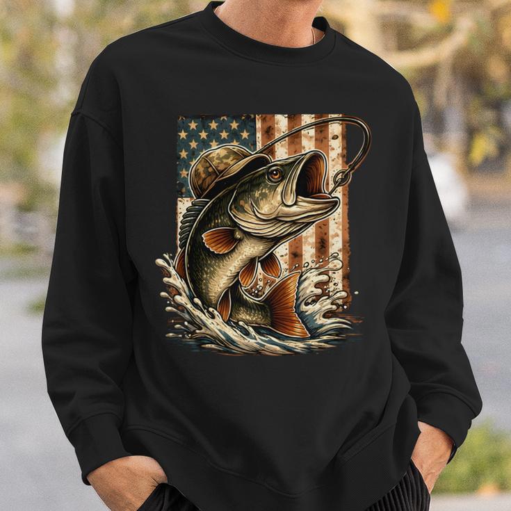 ビンテージバスフィッシング迷彩、アメリカ国旗。 長袖tシャツ スウェットシャツ 彼への贈り物