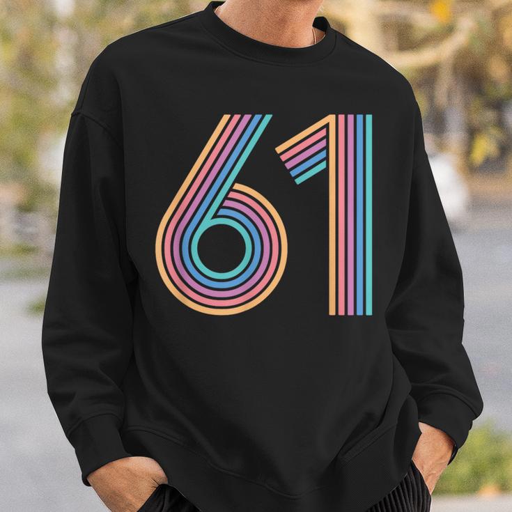 数字 61 61周年記念 男女 61歳の誕生日 スウェットシャツ 彼への贈り物